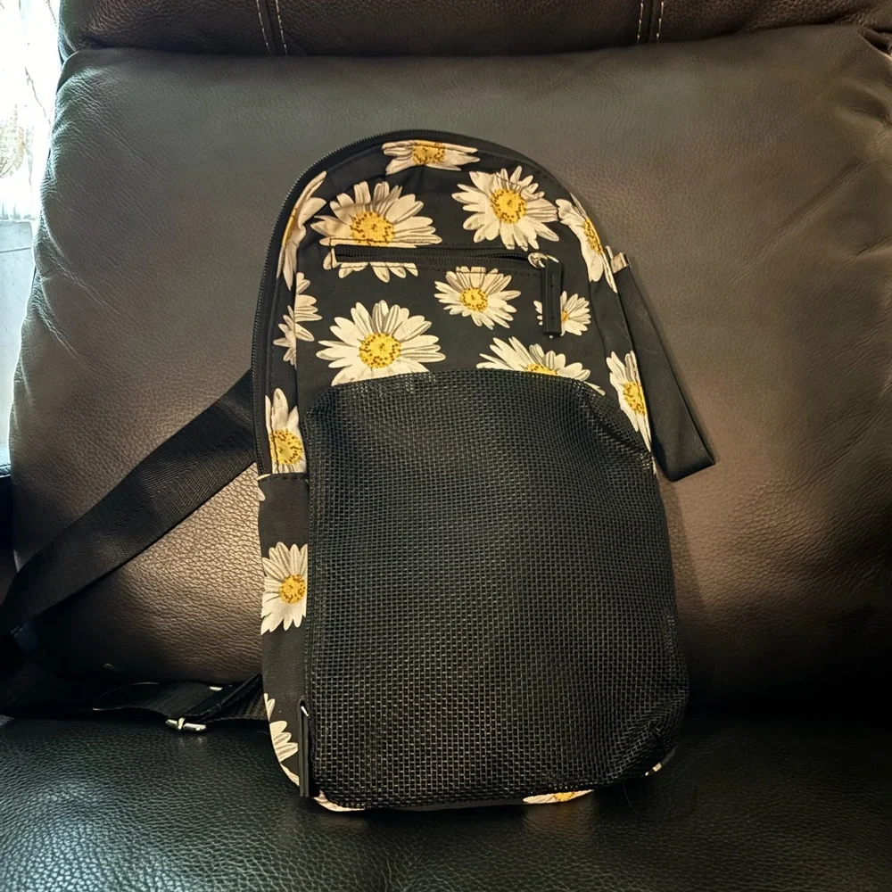 Daisy Print crossbody bag comes with gnome. - Picture 3 of 9